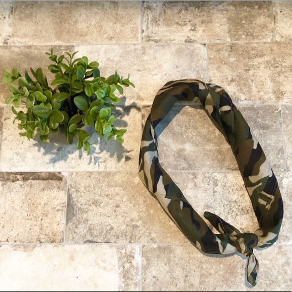 Women’s Set of 5 Neck Scarves. - Picture 2 of 6